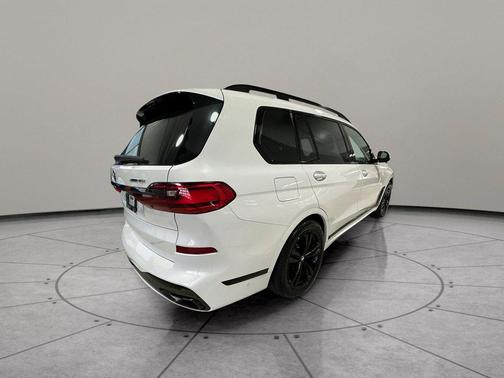 Alpine White 2021 BMW X7 xDrive40i