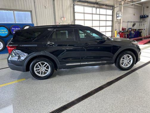 Agate Black Metallic 2025 Ford Explorer Active