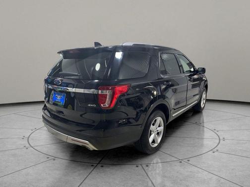 White Platinum Metallic Tri-Coat 2017 Ford Explorer XLT