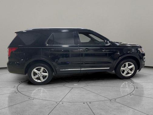 White Platinum Metallic Tri-Coat 2017 Ford Explorer XLT