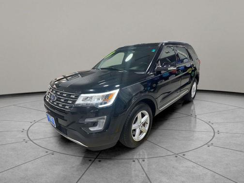 White Platinum Metallic Tri-Coat 2017 Ford Explorer XLT