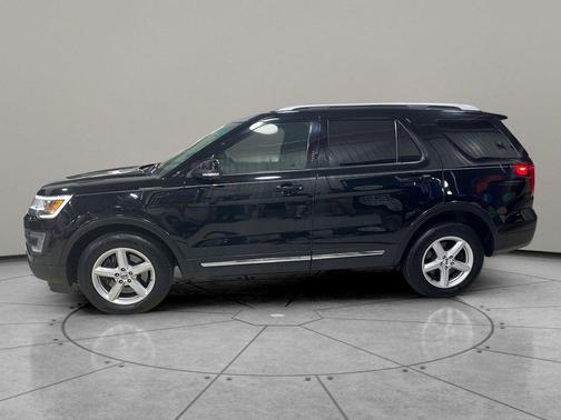 White Platinum Metallic Tri-Coat 2017 Ford Explorer XLT