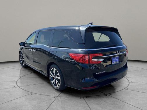 Crystal Black Pearl 2023 Honda Odyssey Touring