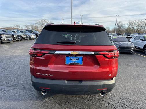 Radiant Red Tintcoat 2023 Chevrolet Traverse LT Cloth