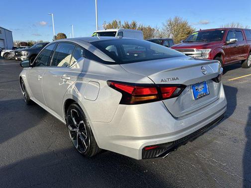 2023 Nissan Altima SR FWD