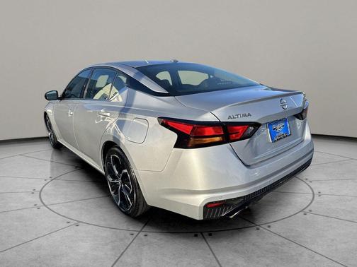Brilliant Silver Metallic 2023 Nissan Altima SR FWD