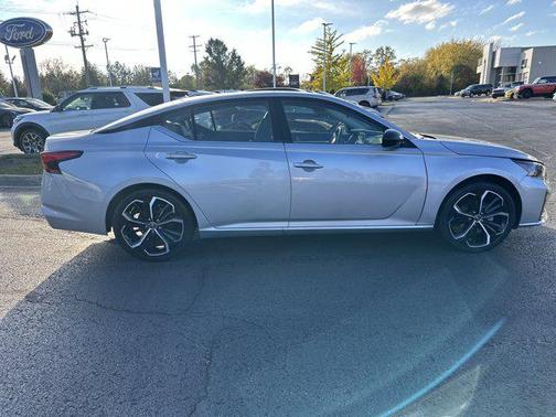 2023 Nissan Altima SR FWD