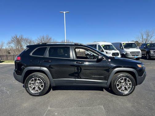 Diamond Black Crystal Pearlcoat 2021 Jeep Cherokee Trailhawk