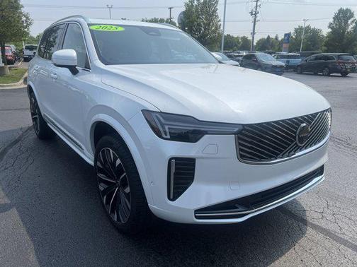 2025 Volvo XC90 B5 Plus 7-Seater