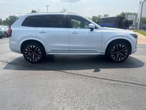 2025 Volvo XC90 B5 Plus 7-Seater