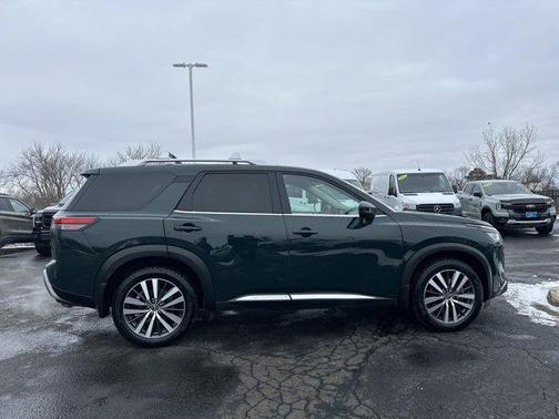 2022 Nissan Pathfinder Platinum 4WD