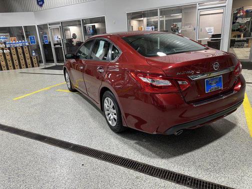 Cayenne Red 2016 Nissan Altima 2.5 S