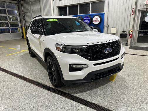 White Metallic 2024 Ford Explorer ST-Line