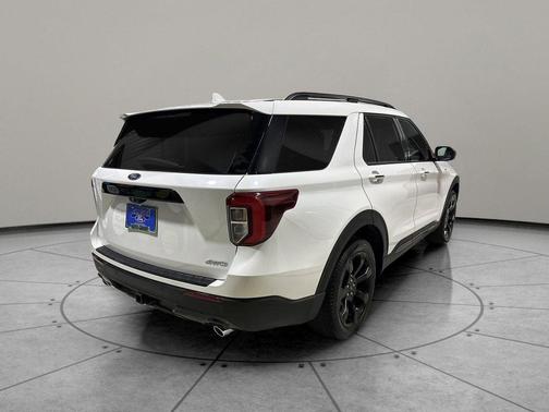 White Metallic 2024 Ford Explorer ST-Line