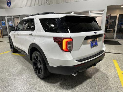 White Metallic 2024 Ford Explorer ST-Line