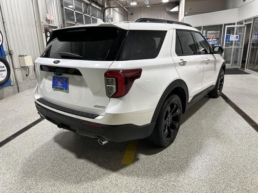 White Metallic 2024 Ford Explorer ST-Line