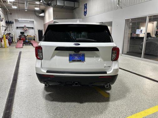 White Metallic 2024 Ford Explorer ST-Line