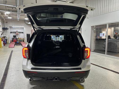 White Metallic 2024 Ford Explorer ST-Line