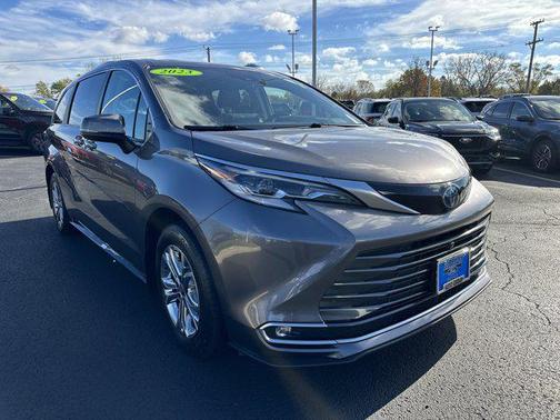 2023 Toyota Sienna Platinum 7 Passenger