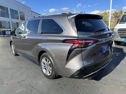 2023 Toyota Sienna Platinum