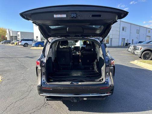 2023 Toyota Sienna Platinum