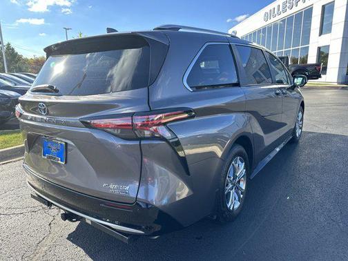 2023 Toyota Sienna Platinum 7 Passenger
