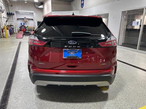 Rapid Red Metallic Tinted Clearcoat 2024 Ford Edge SEL