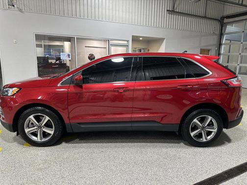 Rapid Red Metallic Tinted Clearcoat 2024 Ford Edge SEL