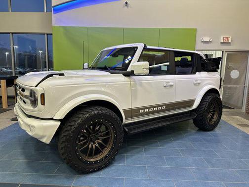 OXFORD WHITE 2025 Ford Bronco Outer Banks SUV