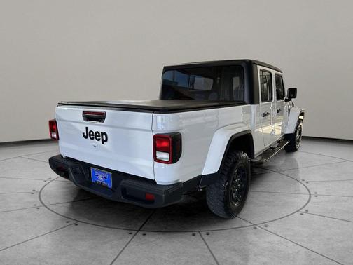 Bright White Clearcoat 2023 Jeep Gladiator Willys 4x4