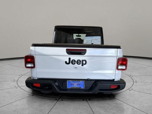 Bright White Clearcoat 2023 Jeep Gladiator Willys 4x4