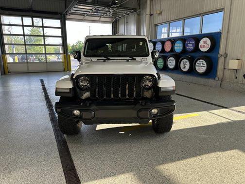 Bright White Clearcoat 2023 Jeep Gladiator Willys 4x4