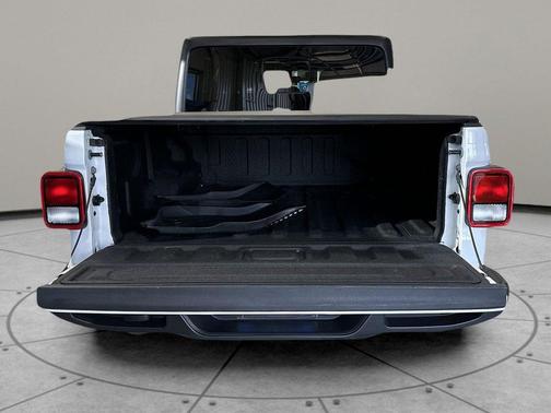 Bright White Clearcoat 2023 Jeep Gladiator Willys 4x4
