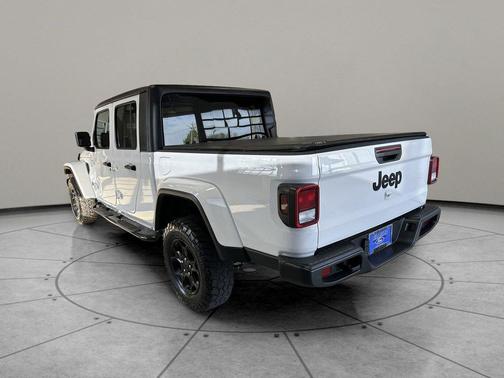 Bright White Clearcoat 2023 Jeep Gladiator Willys 4x4