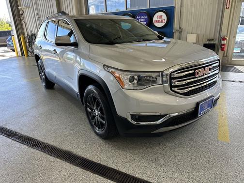 Quicksilver Metallic 2019 GMC Acadia SLT-1