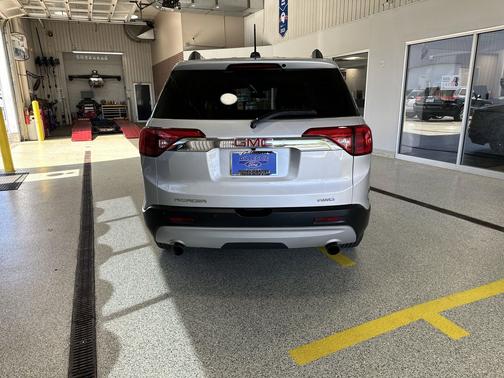 Quicksilver Metallic 2019 GMC Acadia SLT-1