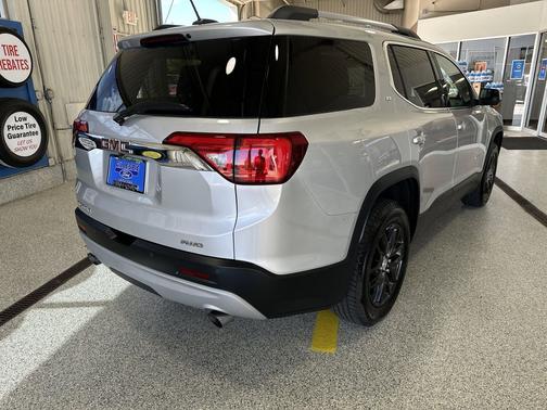 Quicksilver Metallic 2019 GMC Acadia SLT-1