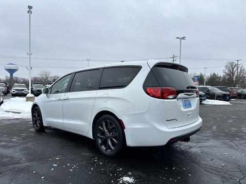 2020 Chrysler Pacifica Touring