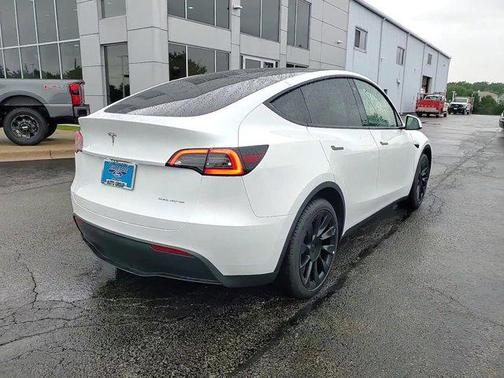 2022 Tesla Model Y Long Range Dual Motor All-Wheel Drive