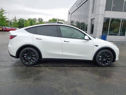 2022 Tesla Model Y Long Range Dual Motor All-Wheel Drive