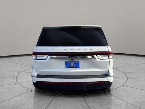 PRISTINE WHITE METALLIC 3C 2024 Lincoln Navigator Reserve