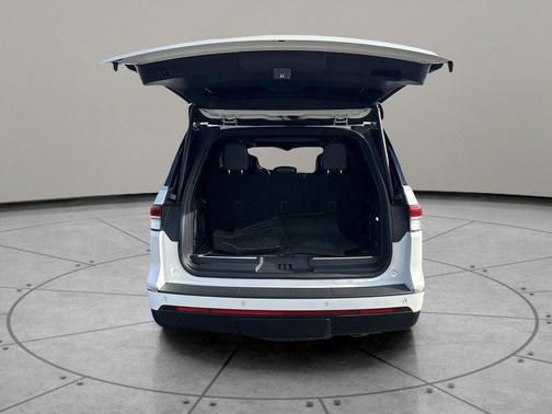 PRISTINE WHITE METALLIC 3C 2024 Lincoln Navigator Reserve