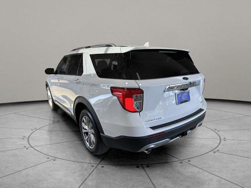 White Metallic 2024 Ford Explorer Limited
