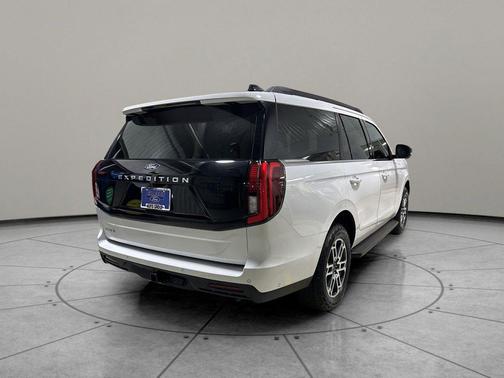Oxford White 2025 Ford Expedition Active