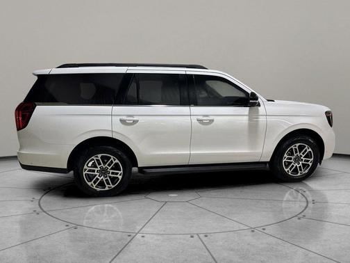 Oxford White 2025 Ford Expedition Active