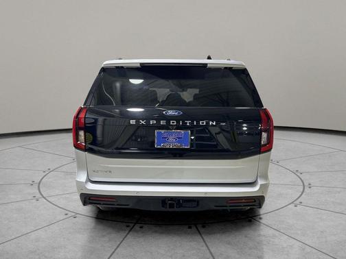 Oxford White 2025 Ford Expedition Active