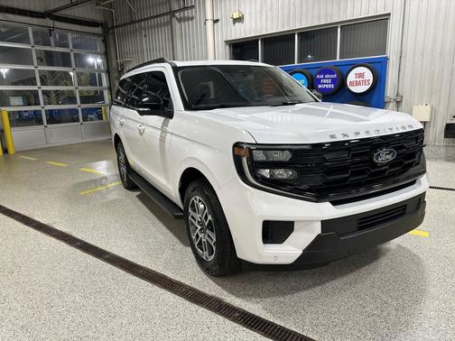 Oxford White 2025 Ford Expedition Active
