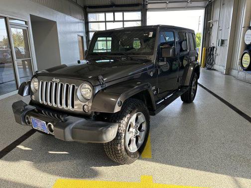 Granite Crystal Metallic Clearcoat 2016 Jeep Wrangler Unlimited Sahara