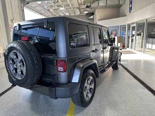 Granite Crystal Metallic Clearcoat 2016 Jeep Wrangler Unlimited Sahara