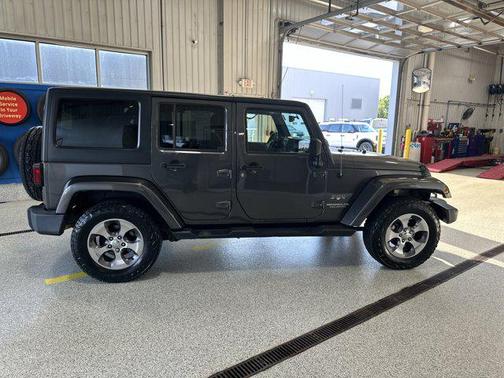 Granite Crystal Metallic Clearcoat 2016 Jeep Wrangler Unlimited Sahara